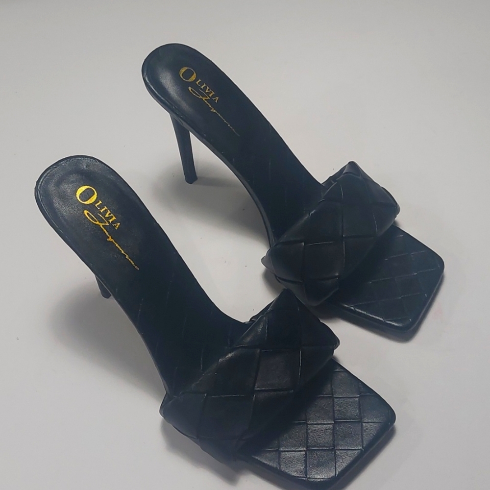 Olivia Quilted Square Toe Slip-on Mule Size 10M Black.